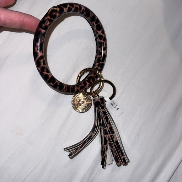 Cheetah Key Chain - Picture 2 of 5